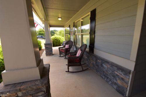 526 Lake Vista Dr, Jefferson, GA 30549-4620