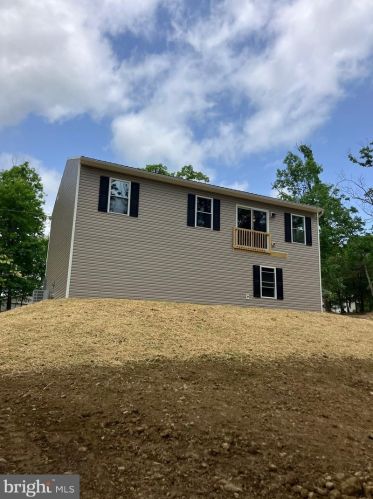 551 Maverick Trl, Hedgesville, WV 25427-6148