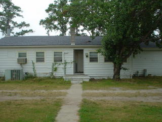 311 Lazy Ln, Engelhard, NC 27824-9351