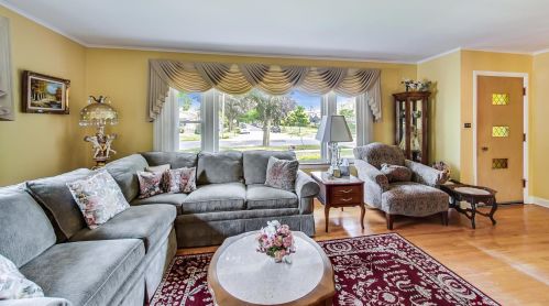 7627 Kedzie St, Niles IL  60714-2531 exterior