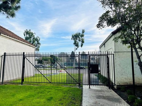 700 3rd St, Santa Ana CA  92701-5485 exterior