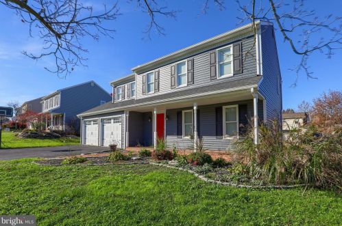 1551 Dunmore Dr, Lancaster PA  17602-1247 exterior