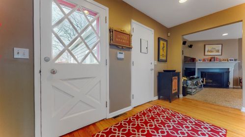 1805 Elmwood Dr, Highland Park, IL 60035-2307