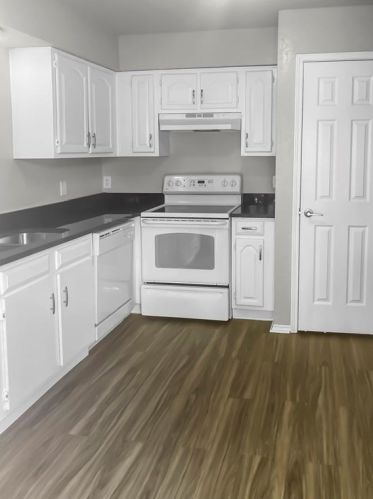 10605 Flamewood Dr, Fort Worth TX  76140-5445 exterior