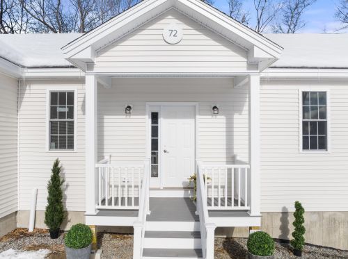 72 Lyford St, Laconia, NH 03246-2758