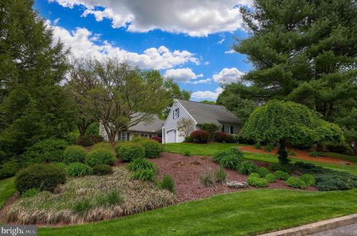 142 Bentley Ln, Lancaster PA  17603-6204 exterior