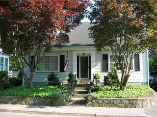 42 Campbell St, Warren, RI 02885-3909
