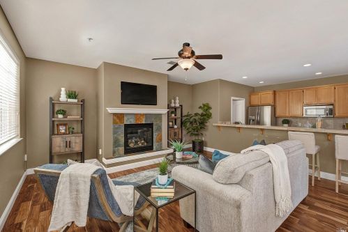 180 Johnson St, Windsor, CA 95492-7434