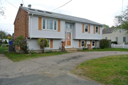 573 Main Ave, Warwick, RI 02886-3264