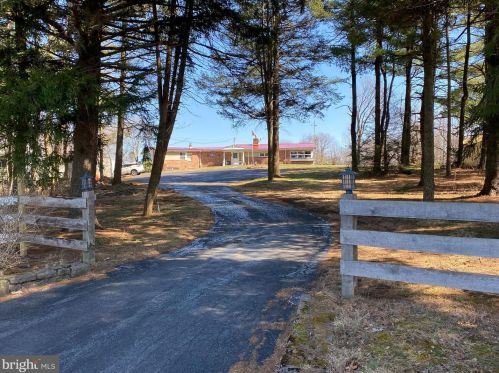 280 Berger School Rd, New Schaefferstown, PA 19506-8323