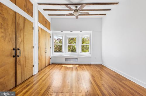 904 10th St, Philadelphia PA 19147-3744 exterior