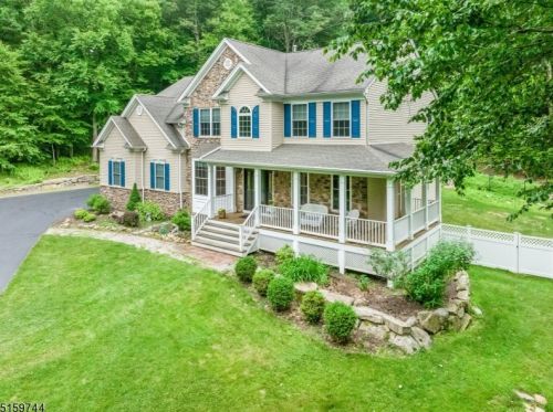 14 Forest Ridge Dr, Hackettstown NJ  07840-4846 exterior