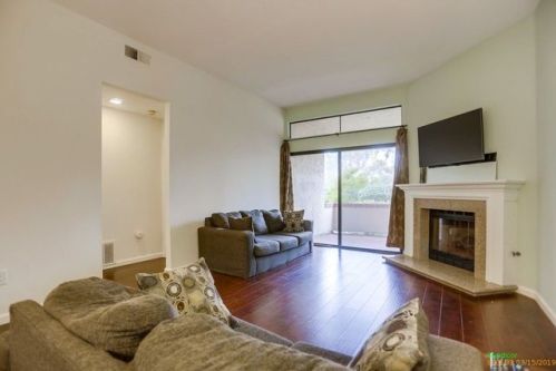 3510 Somerset Way, Carlsbad, CA 92010-7014