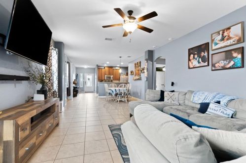 1649 Treeta Trl, Uhland TX 78640 exterior