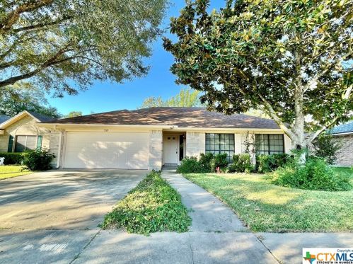 213 Spur Dr, Victoria, TX 77904-3218