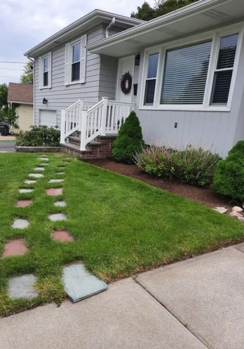 6 Spring Hill Dr, Providence, RI 02919-2624