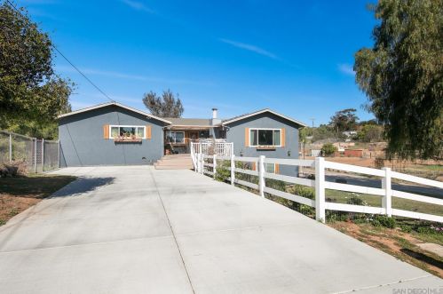 2125 Olive St, Ramona, CA 92065-1747