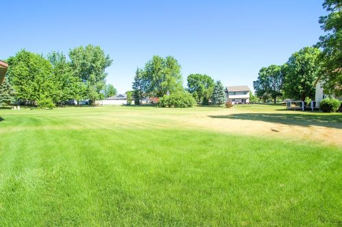 325 6th St, Melrose, MN 56352-1182