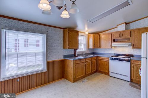 208 Bent Pine Ct, Lancaster PA  17603-2180 exterior