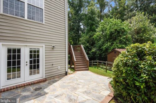 7112 Ayers Meadow Ln, Springfield VA  22150-4915 exterior