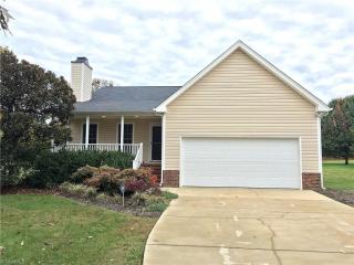 5175 Blakeshire Rd, Greensboro, NC 27406-8742