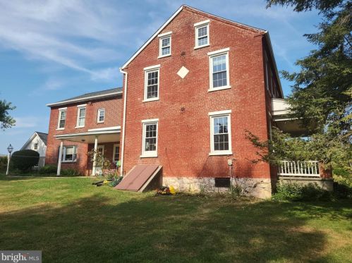 750 Summit Dr, Lancaster PA  17601-1152 exterior