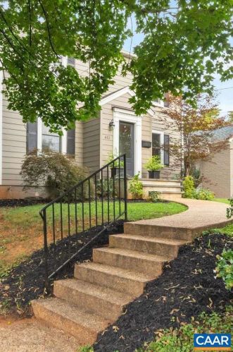 611 Grove Ave, Charlottesville, VA 22902-4806