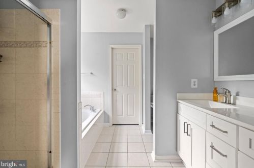 18823 Pier Trail Dr, Triangle VA  22172-2347 exterior