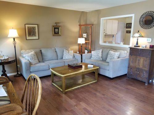 1215 Evergreen Dr, Carol Stream IL  60188-3307 exterior