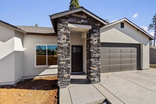 5658 Woodglen Dr, Paradise, CA 95969-5456