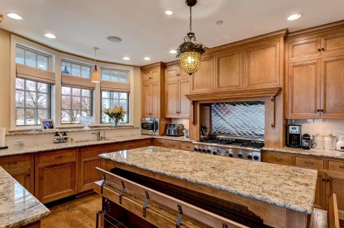 137 Oxford Ave, Willowbrook IL  60514-1151 exterior