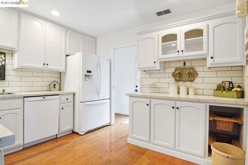 1320 Sherwood Dr, Concord CA  94521-3350 exterior