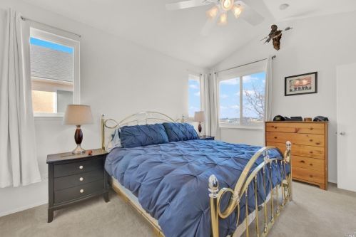 831 Chateau Cir, Vacaville CA  95687-7432 exterior