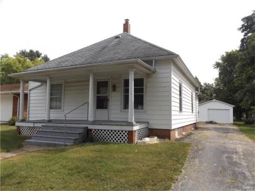 411 2nd St, Witt, IL 62094-1023