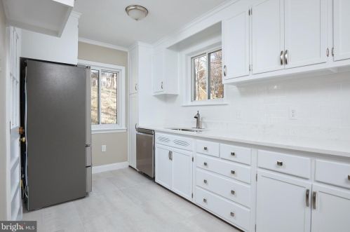 221 Dl Dr, Silver Spring MD 20910-1501 exterior