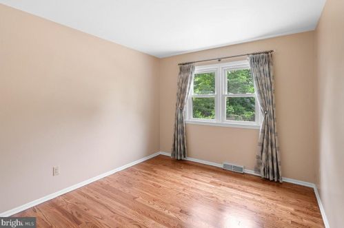 1 Teak Ln, Princeton NJ 08540-4724 exterior