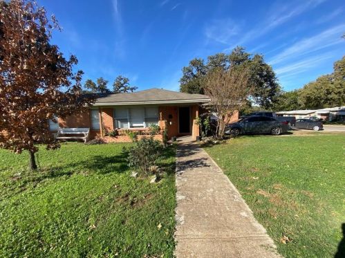 2000 Flemming Dr, Fort Worth, TX 76112-7942