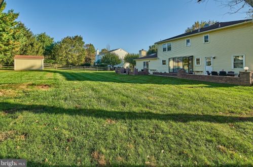 16 Ronit Dr, Trenton NJ 08628-2225 exterior