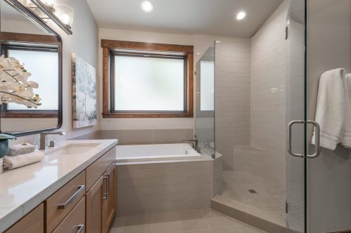 13671 Pathway Ave, Truckee CA  96161-6225 exterior