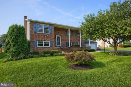 6 Cumberland Dr, Carlisle, PA 17013-1089