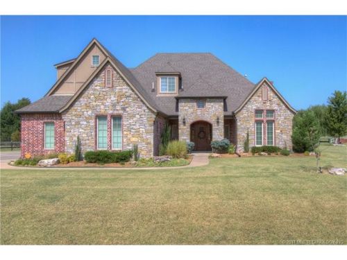 8280 68th East Pl, Owasso, OK 74055-7280