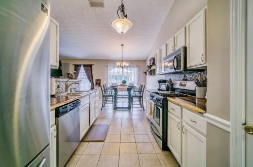 1015 River Plantation Dr, Holly Springs GA  30188-2388 exterior