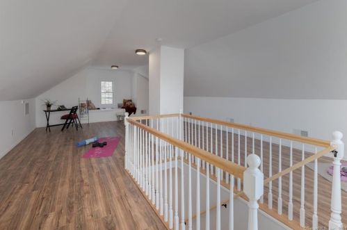 41 New Marker Rd, Wapping CT  06074-1863 exterior
