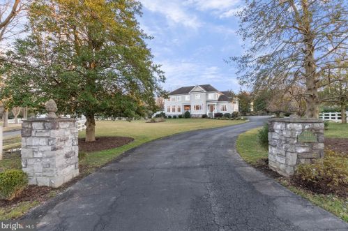 4919 Brook Hills Dr, Annandale, VA 22003-5516