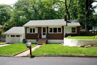 21 Bayview Ave, Hopatcong, NJ 07843-1902