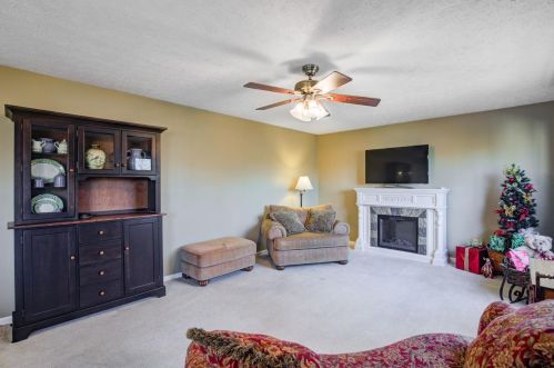 9639 Fallsridge Ct, Cincinnati OH 45231-2885 exterior