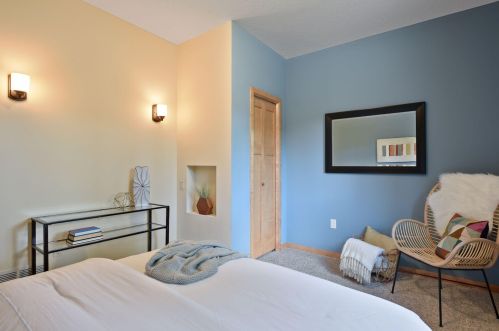 9209 Cedar Lake Rd, Minneapolis MN  55426-2358 exterior