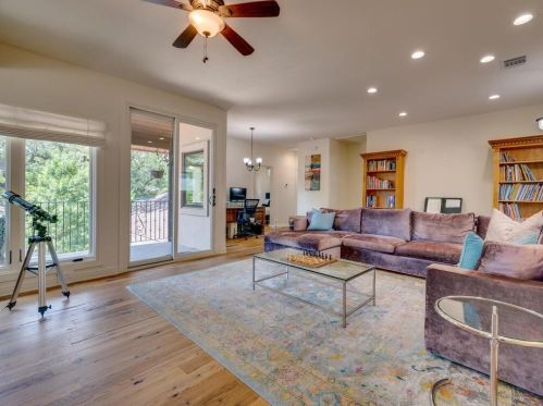 3907 Bailey Ln, Austin TX  78756-3911 exterior