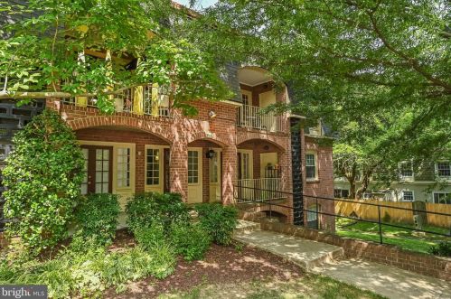8110 Colony Point Rd, Springfield, VA 22152-1155