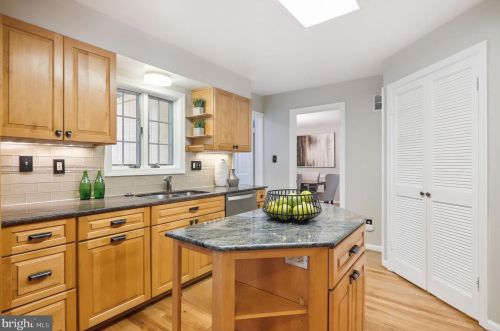 1221 Pinecrest Cir, Silver Spring MD 20910-1626 exterior